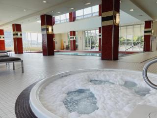 1 BDRM w pool Perfect location Free parking - Toronto - 9