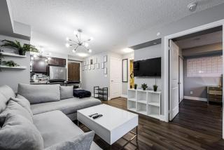 1 BDRM w pool Perfect location Free parking - Toronto - 6