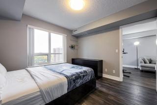 1 BDRM w pool Perfect location Free parking - Toronto - 3