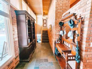 Stunning Mid-Century Modern Retreat with MTN Views - 4