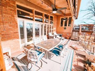 Stunning Mid-Century Modern Retreat with MTN Views - 5