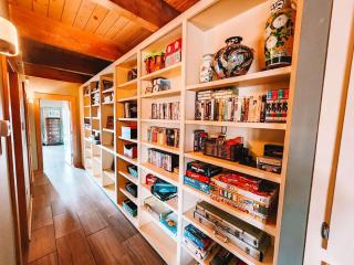 Stunning Mid-Century Modern Retreat with MTN Views - 8