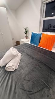 2 BR 2 BTH Deluxe Suite, Netflix Games, near Putney Station, Fulham and Wimbledon, ideal for business and relocator stays - Londra - 0