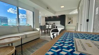 Rare Corner Unit Private Terrace & Sunset Views - Miami - 4