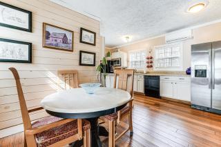 7 Mi to Lake Chatuge Creekside Cabin with Decks! - Elf - 5