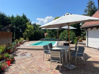 Spacious 3 bedroom house with heated pool - 5