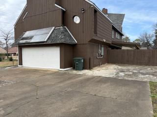 Stylish Remodeled 23 Large beds Near Elvis Presley - 1