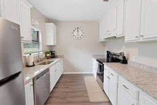 Spacious Country Living with Fishing Lake - Grand Bay - 9