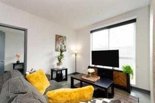 Lovely 3BR Apt With Balcony And Rooftop Pool Plus Views - Los Ángeles - 8