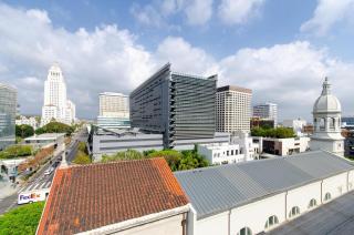 Lovely 3BR Apt With Balcony And Rooftop Pool Plus Views - Los Ángeles - 1