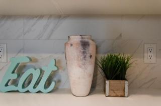 Lovely 3BR Apt With Balcony And Rooftop Pool Plus Views - 6