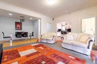 Huge 4BR Pool Table & 75" TV - Ballarat - 9