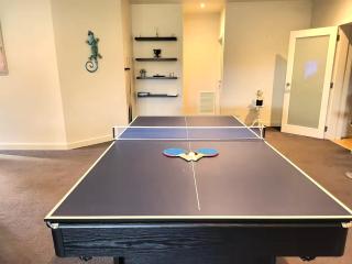 Huge 4BR Pool Table & 75" TV - 5