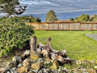 Surfside Beach House near Ancient Redwoods - 9