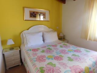 Dinas Guesthouse - Lagos - 2