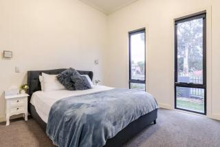 Huge 4BR Pool Table & 75" TV - Ballarat - 1