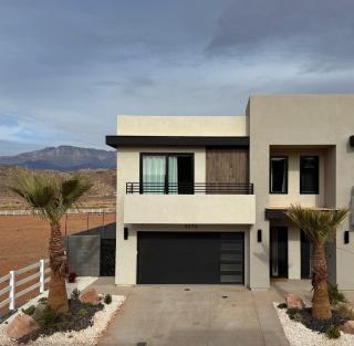 Wild West Oasis - Experienced Hosts, 2 King Suites - Hurricane - 9