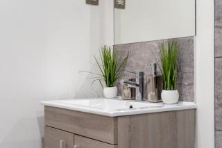 Spacious 1 Bedroom City Apartment with full amenities - 6