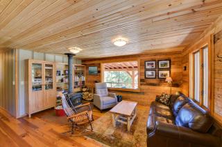 Idyllic Twin Lakes Escape with Deck and Fire Pit! - Twin Lakes - 8