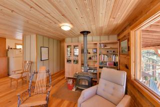 Idyllic Twin Lakes Escape with Deck and Fire Pit! - Twin Lakes - 6