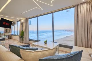 Amwaj Apt - Beachfront Paradise Charming 1BR with Ocean Views - 0