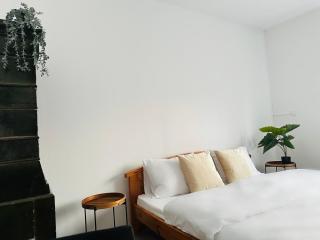 Wood & Moss Apartment - Central - Free Parking - Nice Garden - 2