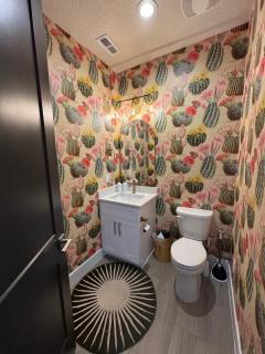 Wild West Oasis - Experienced Hosts, 2 King Suites - 8