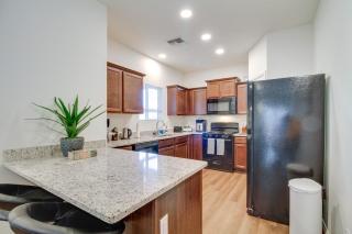 3 Mi to Old Town Albuquerque Townhome with Yard! - Albuquerque - 4