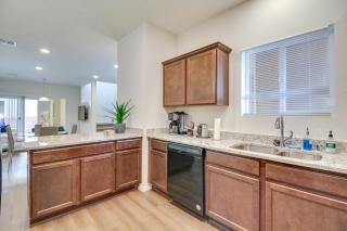 3 Mi to Old Town Albuquerque Townhome with Yard! - 3