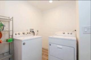 Charming 2BR Condo with Onsite Parking Included - Los Angeles - 8