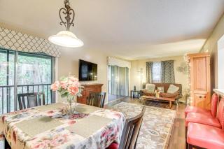 Condo with Pool and Beach Access Near Theme Park - Deltona - 4