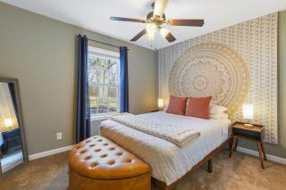 Big Cozy House 3 mi to Downtown with Outdoor Fire Pit - 4