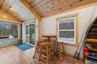 Cozy 3BR Cabin with Hot Tub on Nippersink Creek - 7