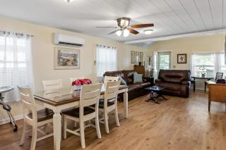 Dog-Friendly Idyllic Lakefront Home - 7