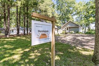 Dog-Friendly Idyllic Lakefront Home - - 4