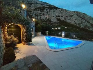 Family friendly house with a swimming pool Makarska - 22882 - 3