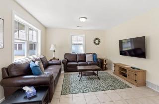 Open Concept Lakefront Home with Rec Room and Fire Pit - Grand Junction - 3