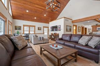 Impressive Dual Woods and Lake Homes That Sleep 32 - Grand Junction - 2