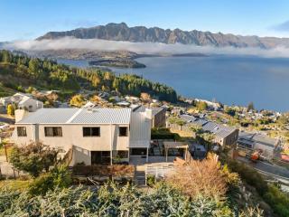 Fabulous Lake View Home All new furniture - Queenstown - 8