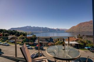 Quiet Home with Stunning Lake & Mountain Views - 0