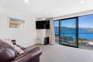 Quiet Home with Stunning Lake & Mountain Views - Queenstown - 4