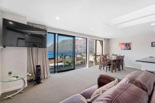 Quiet Home with Stunning Lake & Mountain Views - Queenstown - 3