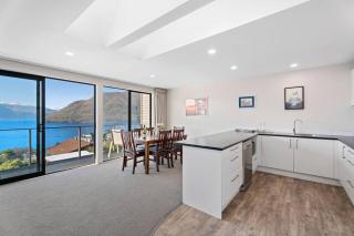 Quiet Home with Stunning Lake & Mountain Views - Queenstown - 7