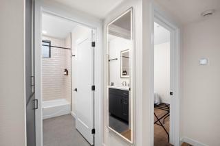King Bed EVCharger Sleeps 8 Balcony Laundry - San Diego - 5