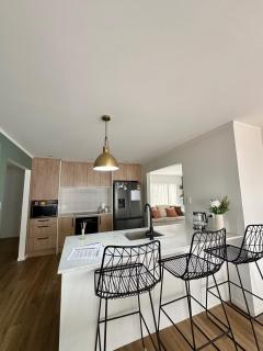 Cosy 3 Bedroom Home near airport with free parking - 3