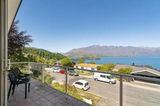 Spectacular views large 3-bedroom house - Queenstown - 2