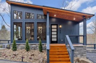 Honeybear Hideaways - Modern Family-Friendly Cabin with Pool Waterfalls, Hot Tub & Game Room - Sevierville - 9