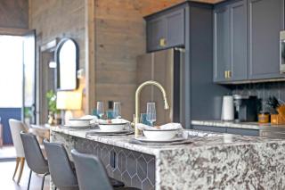Honeybear Hideaways - Modern Family-Friendly Cabin with Pool Waterfalls, Hot Tub & Game Room - Sevierville - 1
