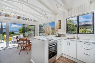 Captains Bach at Cooks - Upstairs Holiday Unit - Cooks Beach - 3
