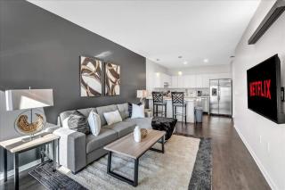 King Bed & Pool Fitness Center by LCP Collection - Bentonville - 6